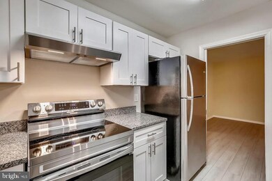 10422 Parthenon Ct, Bethesda, MD 20817 - photo 4