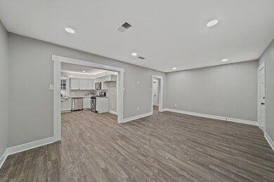 203 E Southland Ave, Alvin, TX 77511 - photo 5