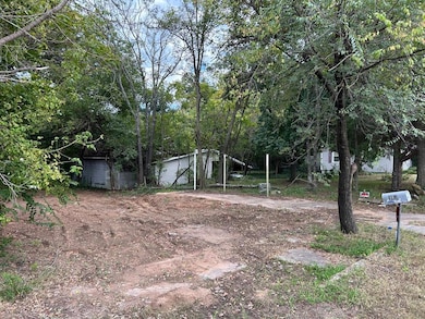 405 S Minnesota Ave, Shawnee, OK 74801 - photo 2