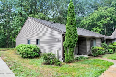 81 Lexington Ct, Red Bank, NJ 07701 - photo 3