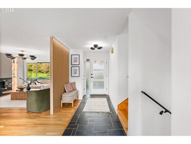Living Room/Entrance