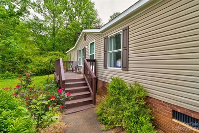 142 Sweetwater Dr, Statesville, NC 28625 - photo 3