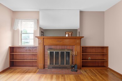 Gorgeous mantel and built-ins!