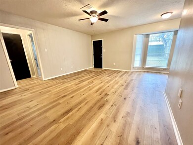 307 Sycamore St, Alvin, TX 77511 - photo 5