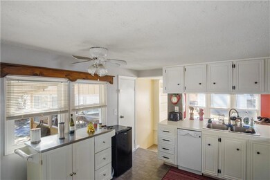 19 Torch Ln, Coventry, RI 02816 - photo 4