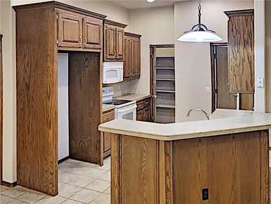605 Madeline Ln, Moore, OK 73160 - photo 4