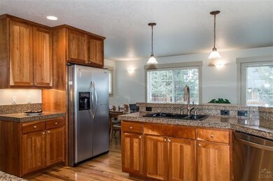 2323 SW 40th St, Redmond, OR 97756 - photo 7