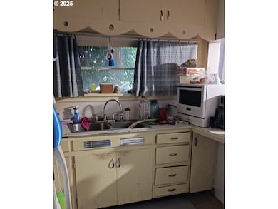 1048 Pennoyer Ave, Cottage Grove, OR 97424 - photo 6