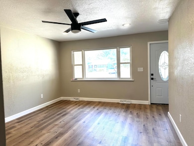 1462 E Wayland St, Springfield, MO 65804 - photo 2