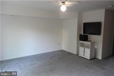 14305 Beaker Ct, Burtonsville, MD 20866 - photo 4