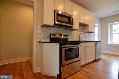 400 W Wayne Ave unit 2, Wayne, PA 19087 - photo 4