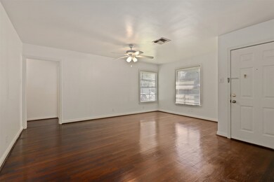 55 Trenwood Ln, Houston, TX 77022 - photo 6