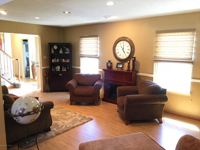 Living Rm/Foyer