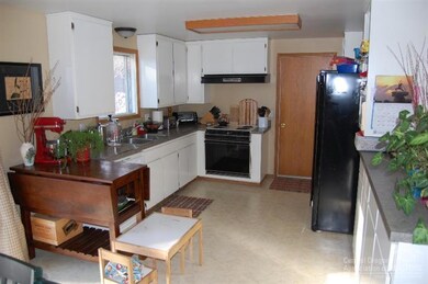 1253 NE Hollinshead Dr, Bend, OR 97701 - photo 6