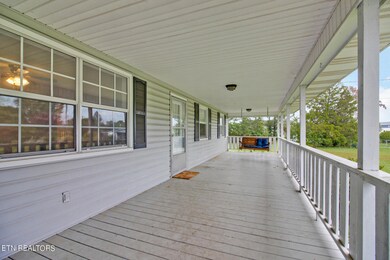 564 Dillon St, Crossville, TN 38555 - photo 3