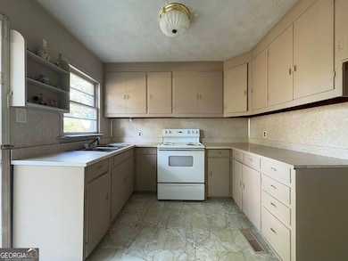 203 Hillside Cir, Griffin, GA 30223 - photo 4