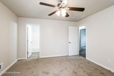 007-photo-primary-bedroom-14746841