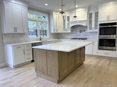 1750 Henry Rd, Merrick, NY 11566 - photo 7