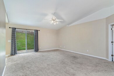 1326 Jeffrine Dr-03