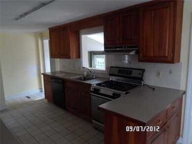 13 Maple St, Bellingham, MA 02019 - photo 5