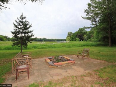 The fire pit - a wonderful place to enjoy a lakesi