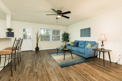 323 Coventry Ln, Alvin, TX 77511 - photo 2