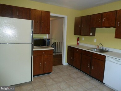 15045 Joshua Tree Rd, North Potomac, MD 20878 - photo 6