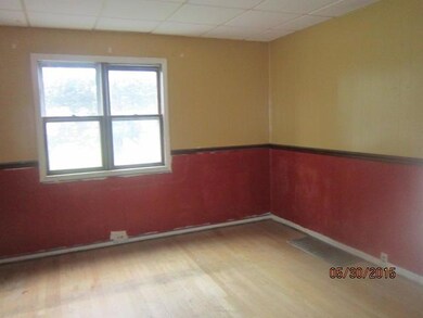 325 S 6th St, Moberly, MO 65270 - photo 5