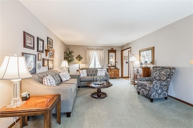 608 Green Valley Terrace SE, Cedar Rapids, IA 52403 - photo 5