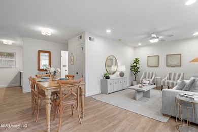Living Room/Dining