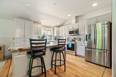 254 Summer Glen Ct, Central Point, OR 97502 - photo 6