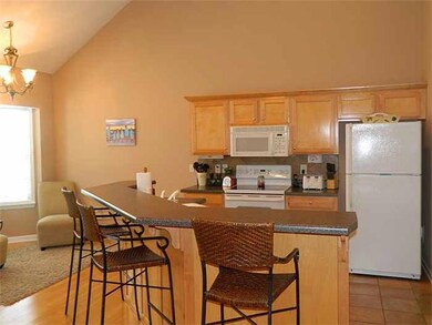Kitchen – 10 x 10, great Kitchen with tiled flooring, pantry & raised breakfast bar.  