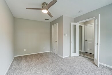 8810 Twisting Vine Ln, Houston, TX 77040 - photo 5