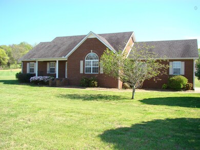 205 Gladys Dr, Shelbyville, TN 37160 - photo 3