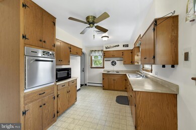 201 W Elm St, Palmyra, PA 17078 - photo 7