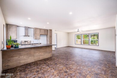 6-web-or-mls-1020 W Bridle Path Ln (06)
