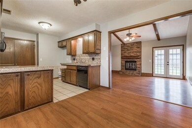 2201 NE 8th St, Moore, OK 73160 - photo 6