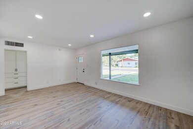 606 W 9th St-5