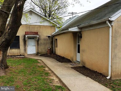 910 Moyer Rd, Lansdale, PA 19446 - photo 3