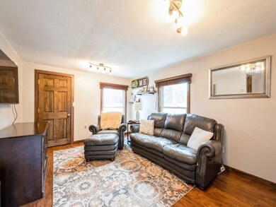 832 Grubbs St, Center Point, IA 52213 - photo 4