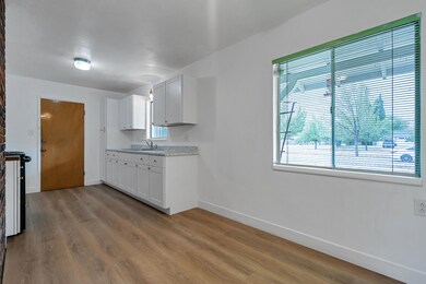 2541 Center Waverly Ave, Redding, CA 96001 - photo 7