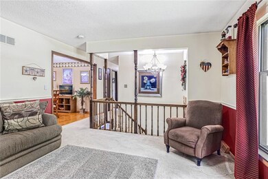 806 Englewood St, Lansing, KS 66043 - photo 3