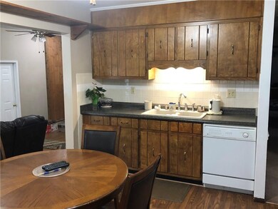 729 Poplar St, Tipton, IN 46072 - photo 2