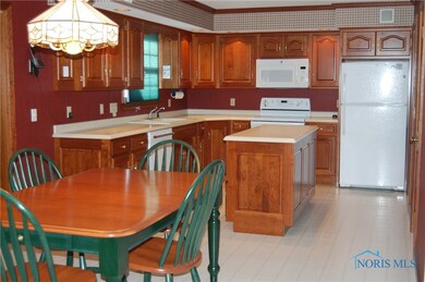 Eat-In Kitchen