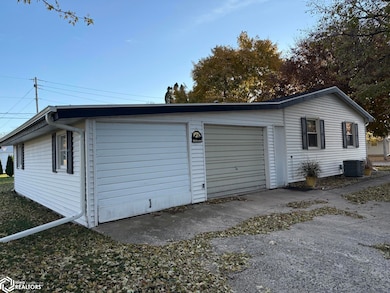 719 2nd St NE, Clarion, IA 50525 - photo 2