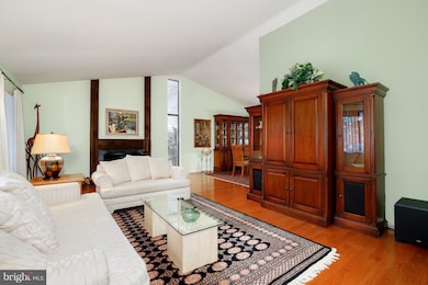 9517 Aspenwood Ct, Montgomery Village, MD 20886 - photo 4