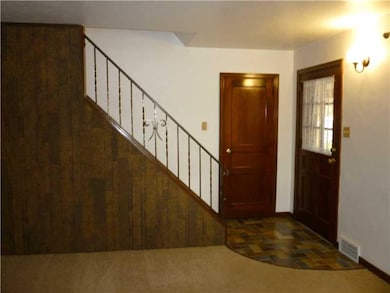 Entry/Foyer.