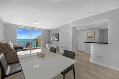 Isola Brickell Key unit 1712, Miami, FL 33131 - photo 4
