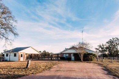 1639 Hollmig Ln, Fredericksburg, TX 78624 - photo 5