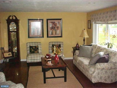 407 W Grays Ave, Glenolden, PA 19036 - photo 2